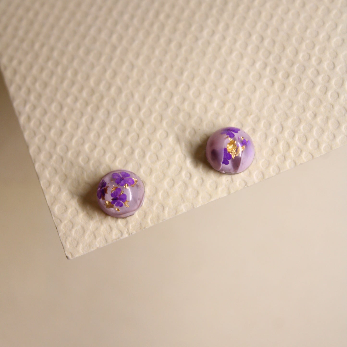 Puces d'oreilles Andromède Violet
